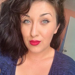 Meet your Posher, Amelia